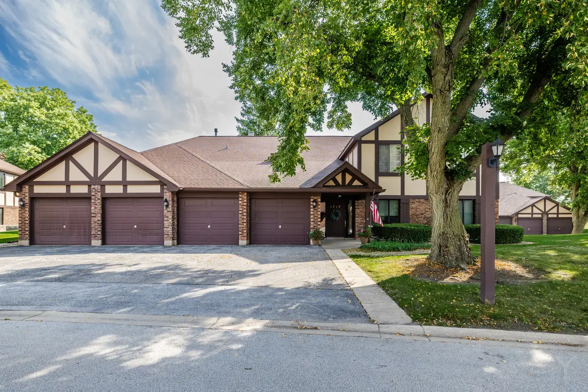 1717 Lakecliffe Drive #C, Wheaton, IL 60189 - #1