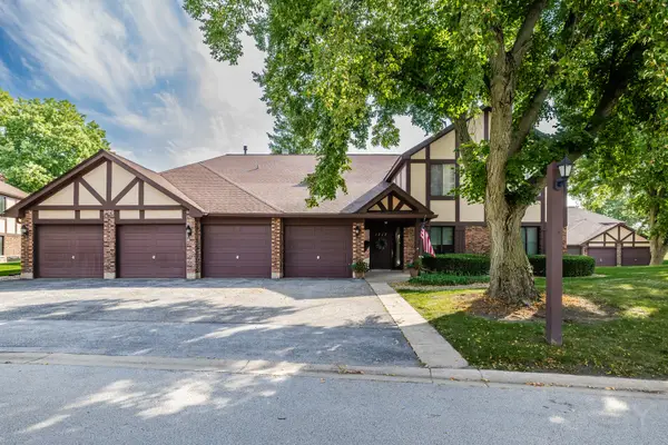 1717 Lakecliffe Drive #C, Wheaton, IL 60189
