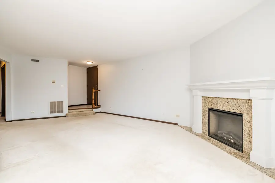 1717 Lakecliffe Drive #C, Wheaton, IL 60189 - #3