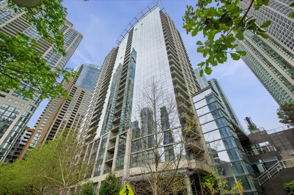 201 N Westshore Drive #2006, Chicago, IL 60601
