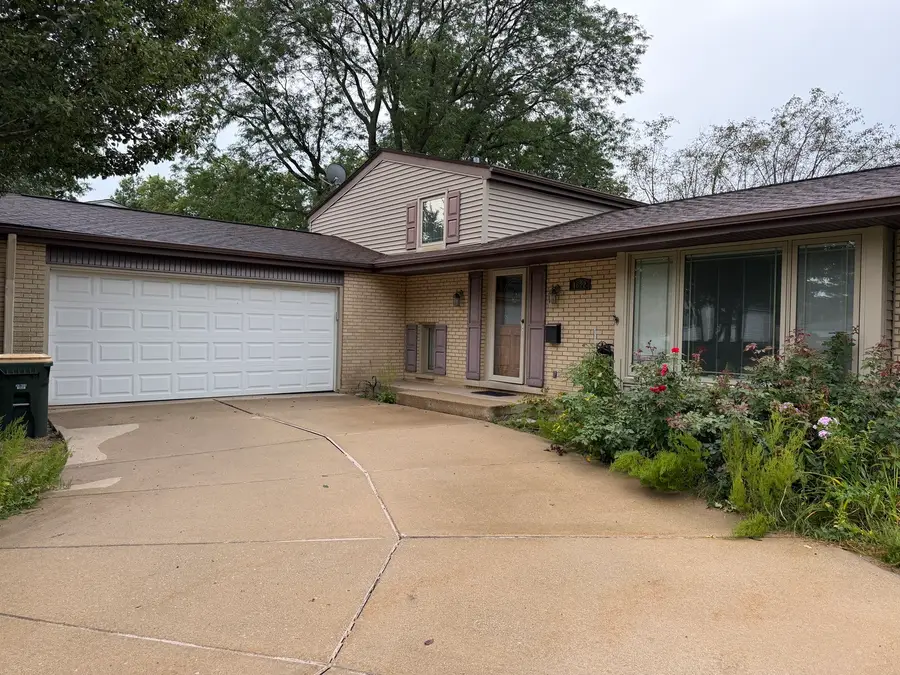 1622 S Surrey Ridge Drive, Arlington Heights, IL 60005 - #2