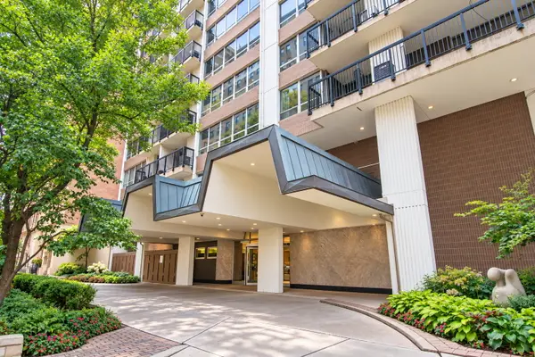 201 E Chestnut Street #23A, Chicago, IL 60611