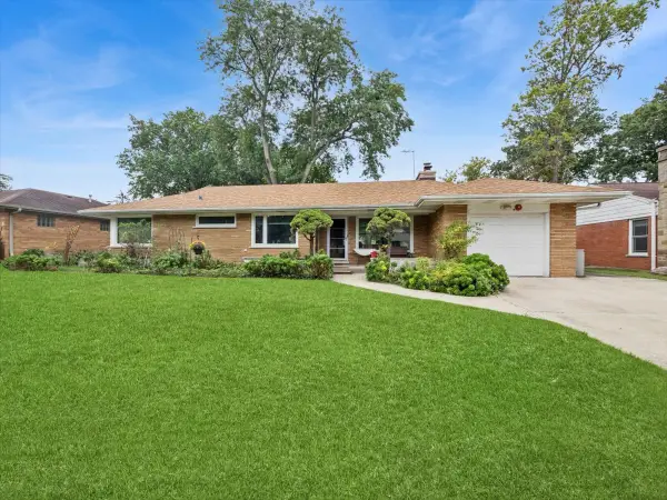 330 Cornell Avenue, Des Plaines, IL 60016