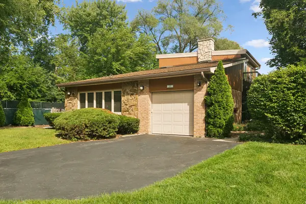 211 Blackhawk Road, Highland Park, IL 60035