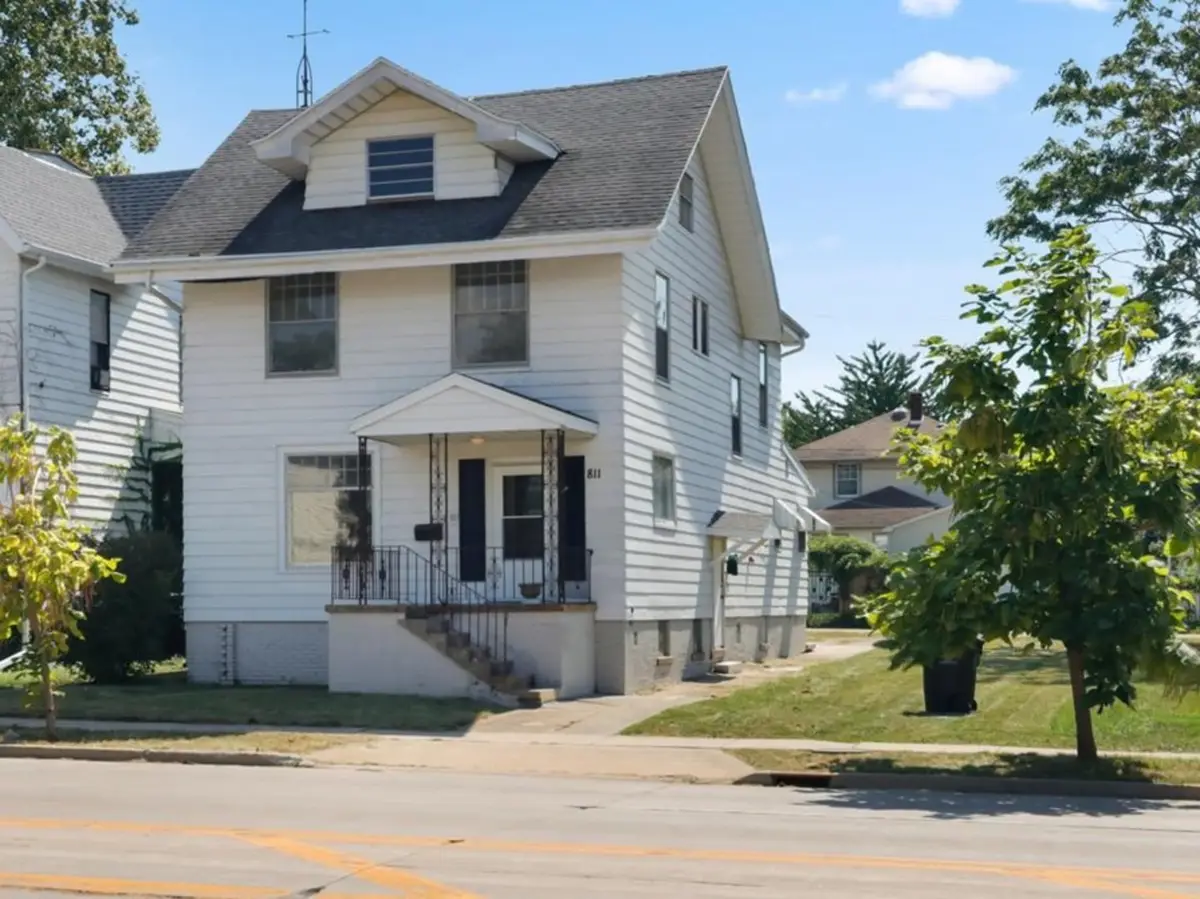 811 E Washington Street, Bloomington, IL 61701 - #1