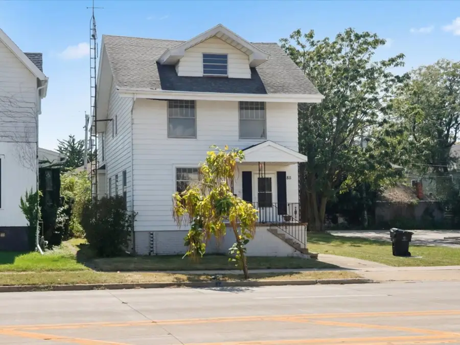 811 E Washington Street, Bloomington, IL 61701 - #2