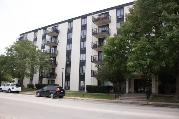9701 N Dee Road #6M, Niles, IL 60714