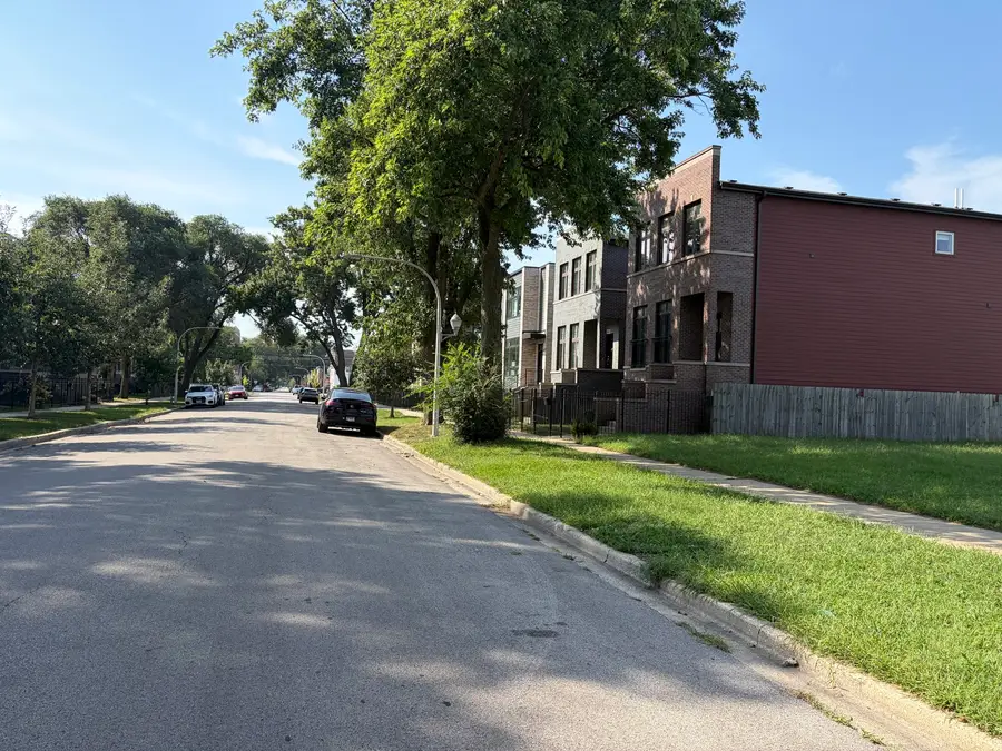 4600 S Champlain Avenue, Chicago, IL 60653 - #2