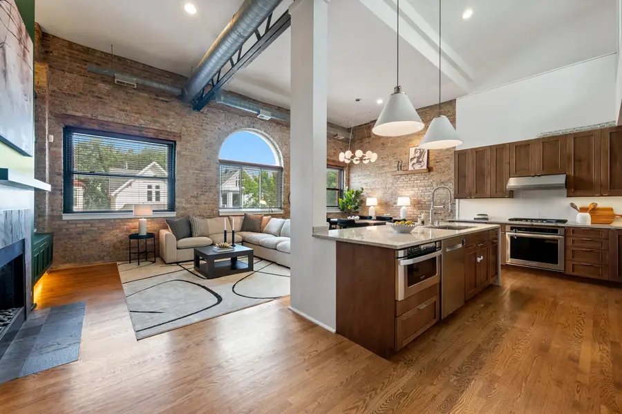 1117 W Barry Avenue #6, Chicago, IL 60657 - #3