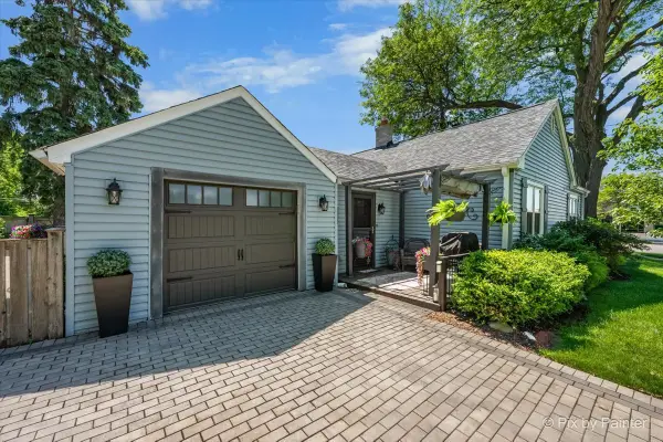 72 W Irving Park Road, Roselle, IL 60172