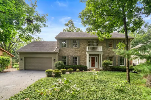 501 Pin Oak Court, St. Charles, IL 60174