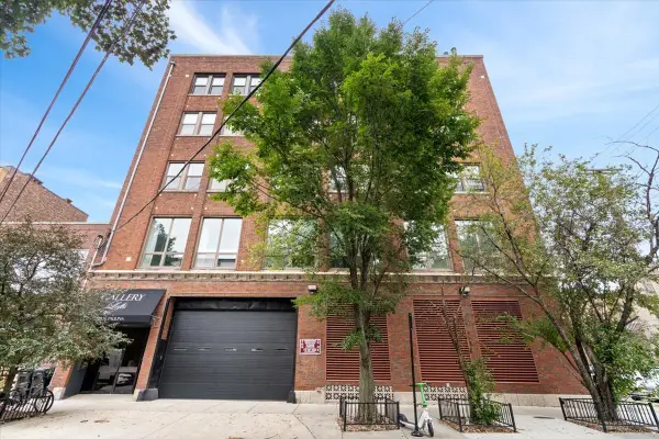 3323 N Paulina Street #3E, Chicago, IL 60657