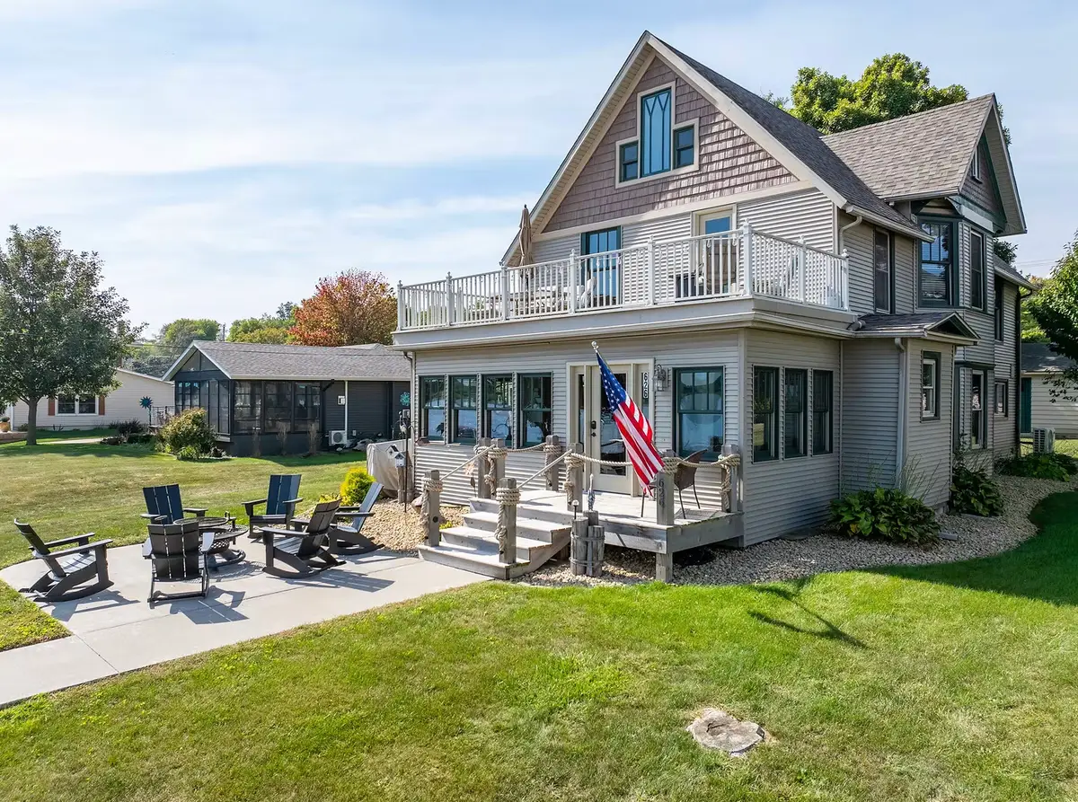 626 S River Drive, Princeton, IA 52768 - #1