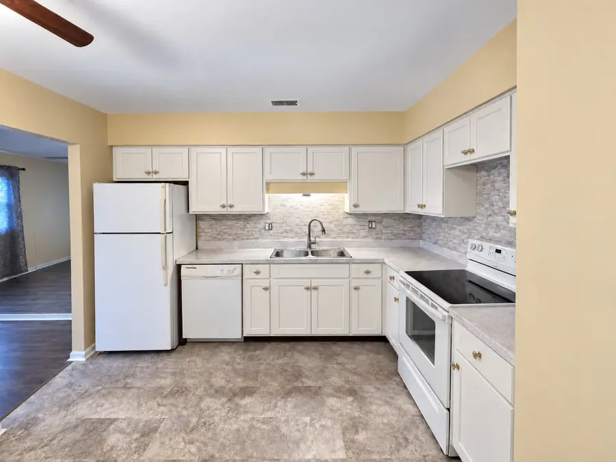 3710 215th Street #303, Matteson, IL 60443 - #2