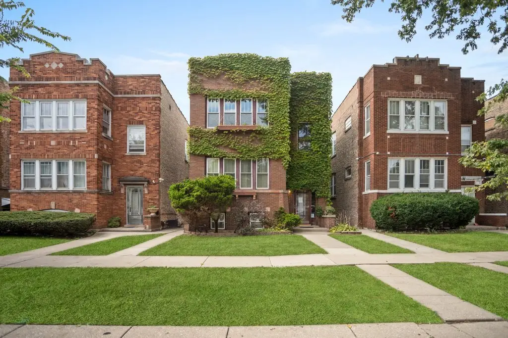 1240 S Maple Avenue, Berwyn, IL 60402 - #1