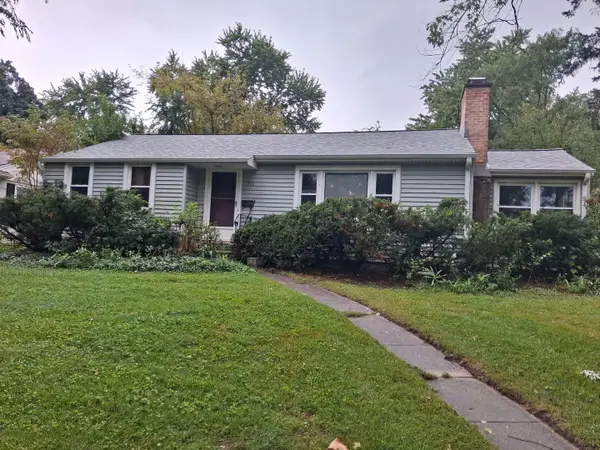 712 Prairie Avenue, Barrington, IL 60010
