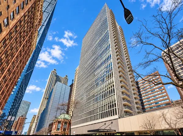 200 E Delaware Place #8C-9C, Chicago, IL 60611