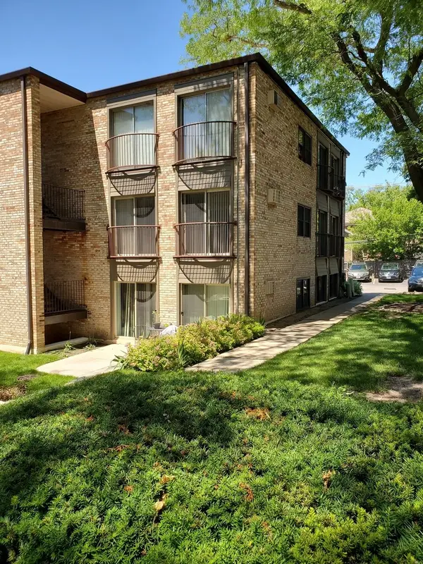 1940 Cherry Lane #213, Northbrook, IL 60062