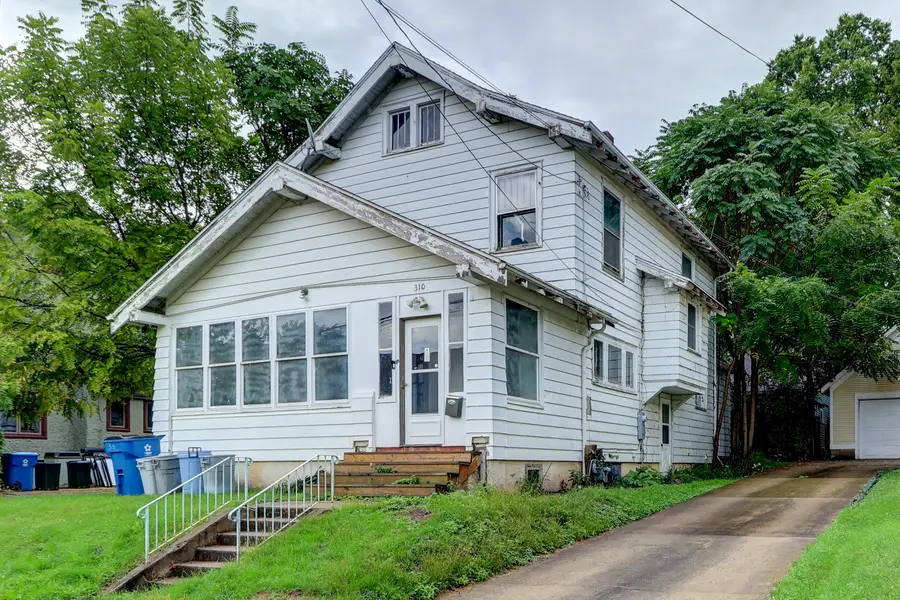 310 W 5th Street, Dixon, IL 61021 - #2