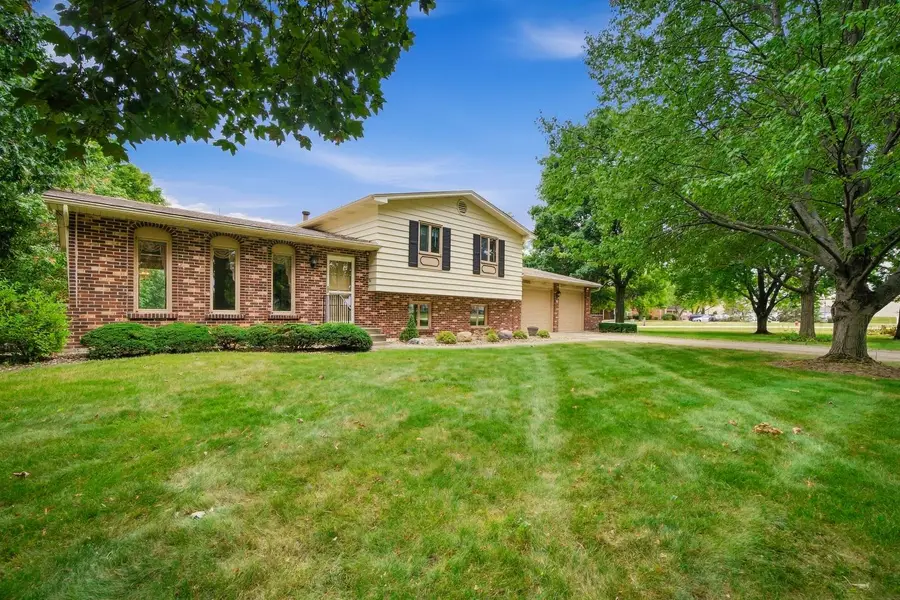 8 Hawthorne Drive, Oswego, IL 60543 - #2