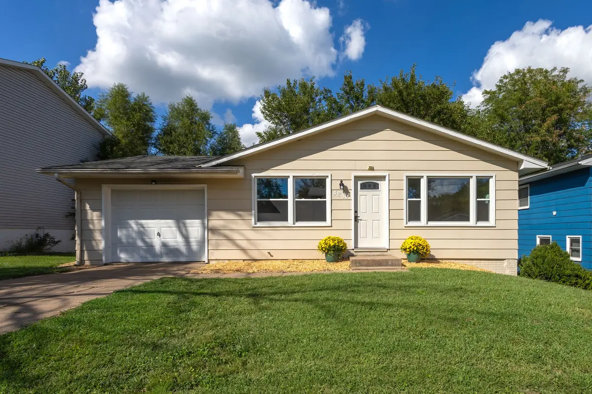 4210 Greenway Drive, Davenport, IA 52804 - #1