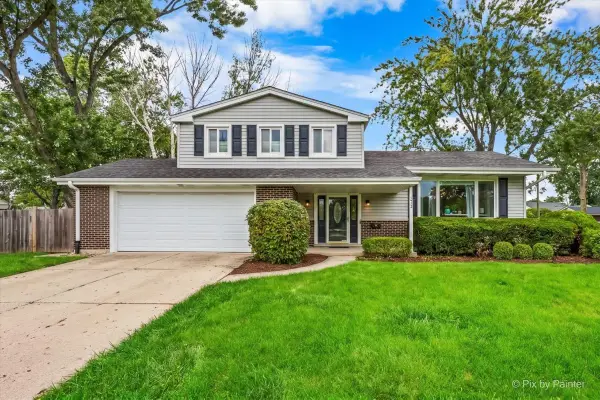 2012 N Kennicott Drive, Arlington Heights, IL 60004