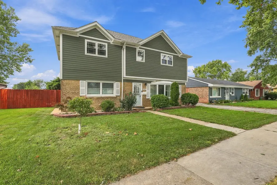 9808 S Maplewood Avenue, Evergreen Park, IL 60805 - #2
