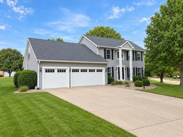 2520 Buckingham Avenue, Bettendorf, IA 52722 - #3