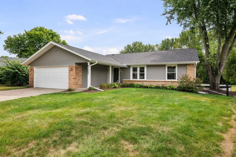 1503 W 46th Place, Davenport, IA 52806 - #2