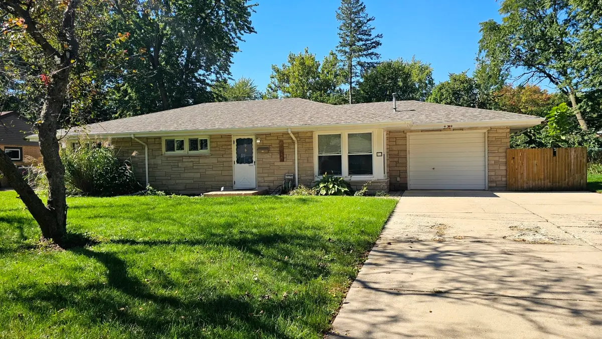 212 Hill Avenue, North Aurora, IL 60542 - #1