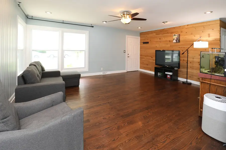 212 Hill Avenue, North Aurora, IL 60542 - #2