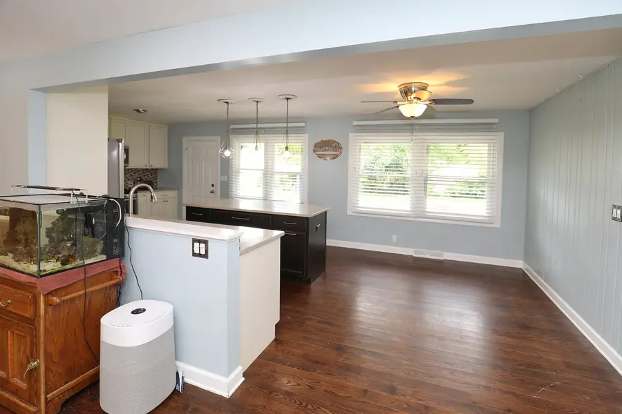 212 Hill Avenue, North Aurora, IL 60542 - #3