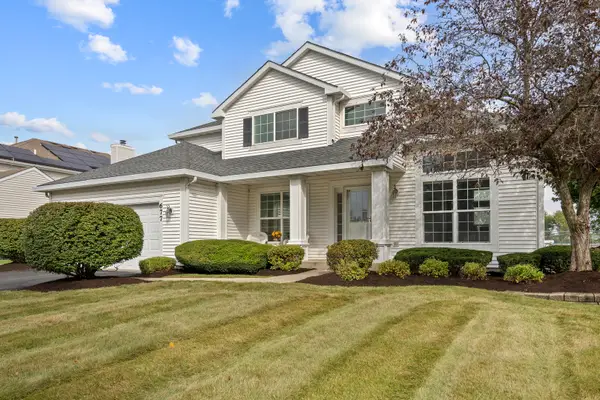 677 Linden Drive, Carol Stream, IL 60188