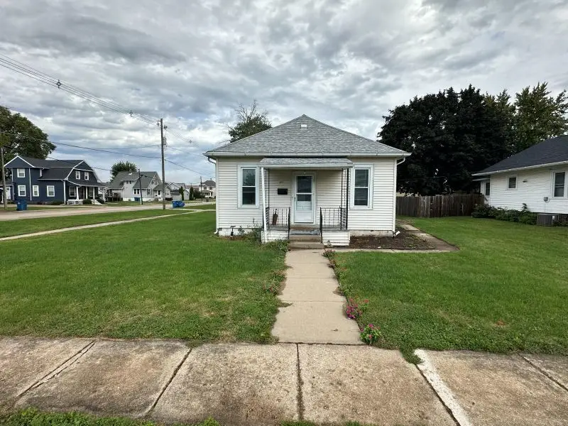 422 6th Street, De Witt, IA 52472 - #1