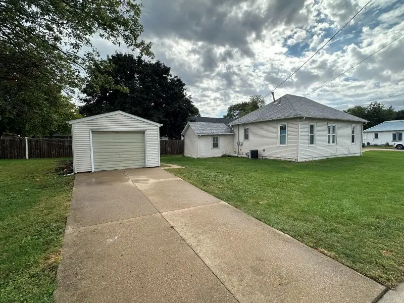 422 6th Street, De Witt, IA 52472 - #2