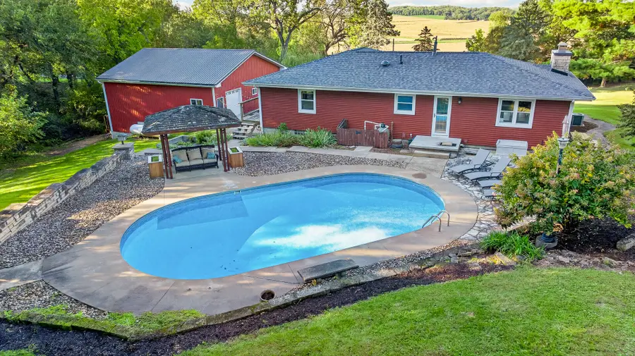 4569 160th Street, Clinton, IA 52732 - #2