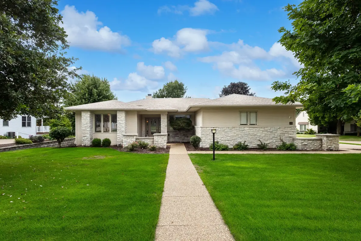 5349 Griffin Lane, Bettendorf, IA 52722 - #1