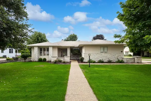 5349 Griffin Lane, Bettendorf, IA 52722