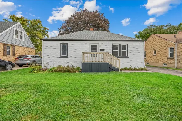 279 S Aldine Street, Elgin, IL 60123
