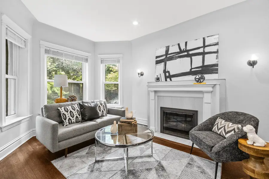 847 W Roscoe Street #1, Chicago, IL 60657 - #2