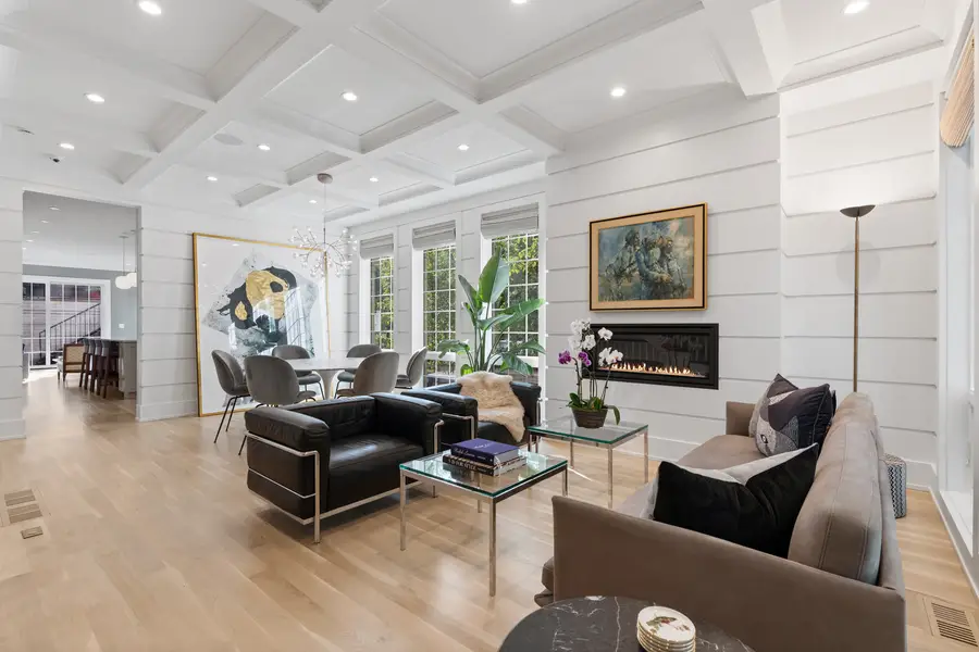 2057 N Oakley Avenue, Chicago, IL 60647 - #3