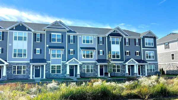 415 Lakeshore Court, St. Charles, IL 60174