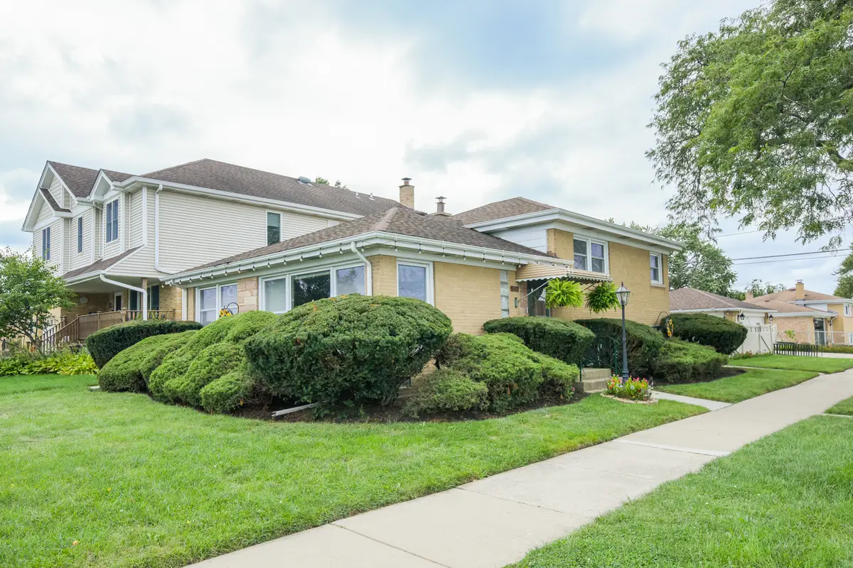 8662 N Ozark Avenue, Niles, IL 60714 - #1