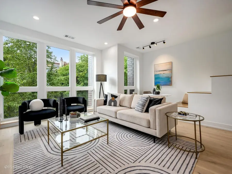 2847 N Damen Avenue #2, Chicago, IL 60618 - #3
