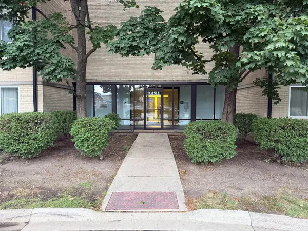 2424 E Oakton Street #4H, Arlington Heights, IL 60004