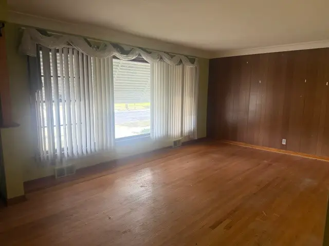 9426 S Avers Avenue, Evergreen Park, IL 60805 - #2