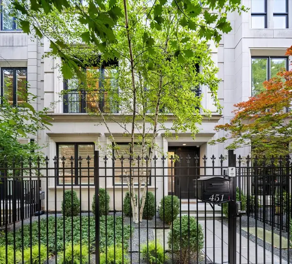 451 W Deming Place, Chicago, IL 60614