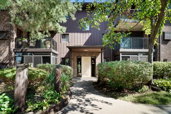64 Pier Drive #302, Westmont, IL 60559