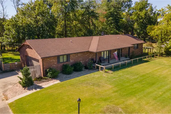 108 Oaklawn Circle, Energy, IL 62933