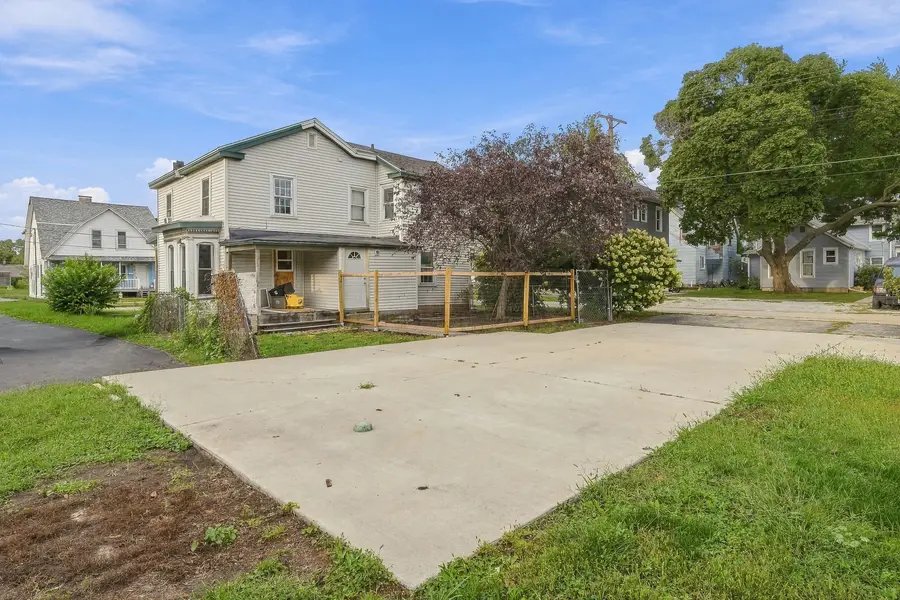 505 E 4th Street, Sterling, IL 61081 - #3